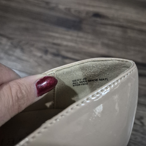 Pleaser Nude Patent pumps (LIKE NEW) - Picture 6 of 6